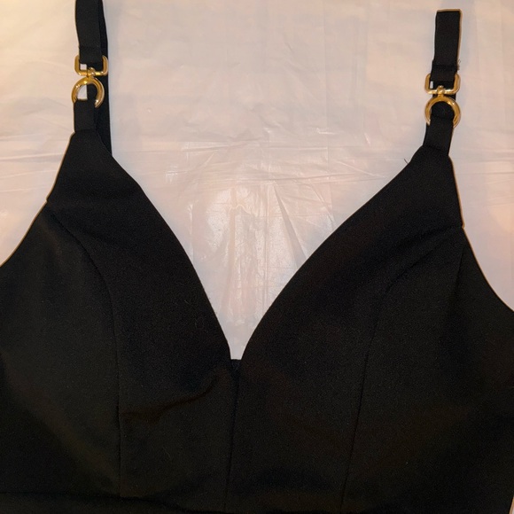 Elegant Black Sleeveless Dress - Picture 5 of 9